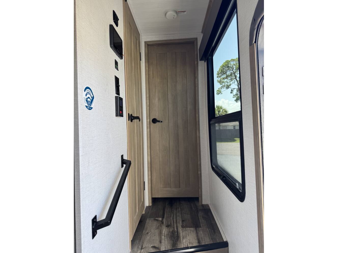 A photo of this 2022 Keystone RAPTOR 423
