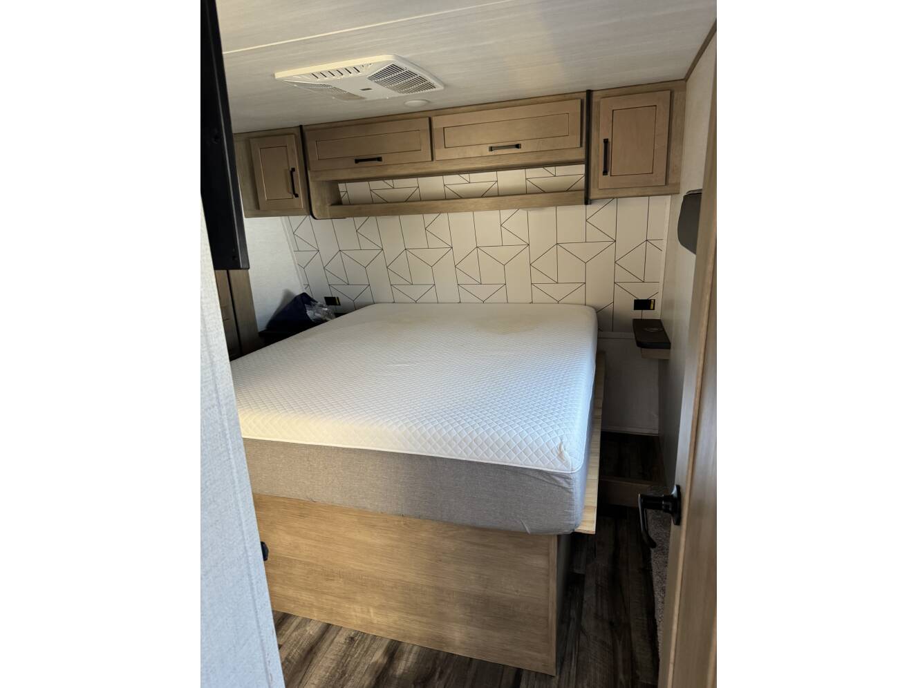 A photo of this 2022 Keystone RAPTOR 423