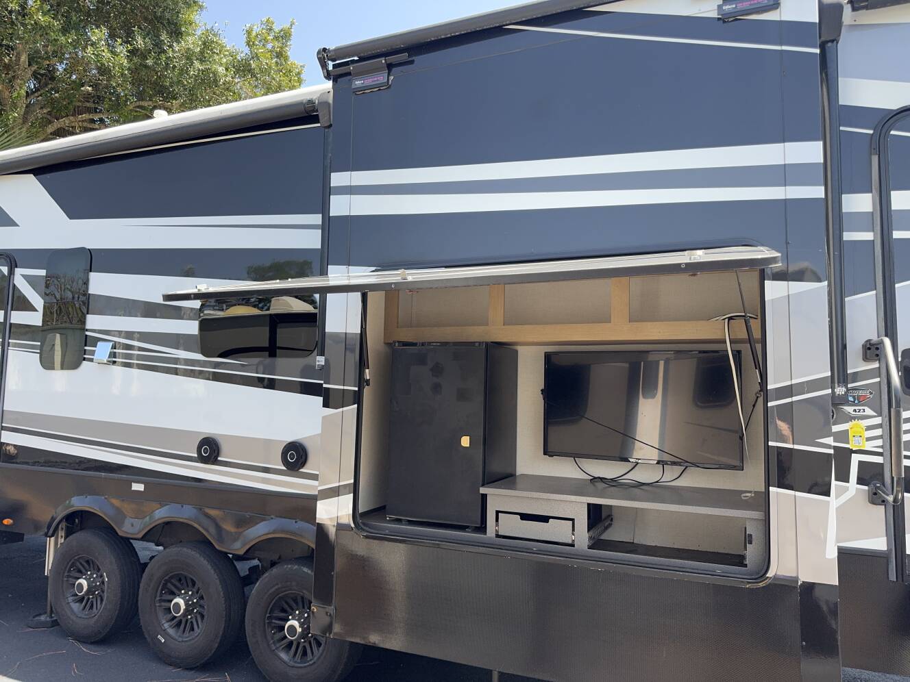 A photo of this 2022 Keystone RAPTOR 423