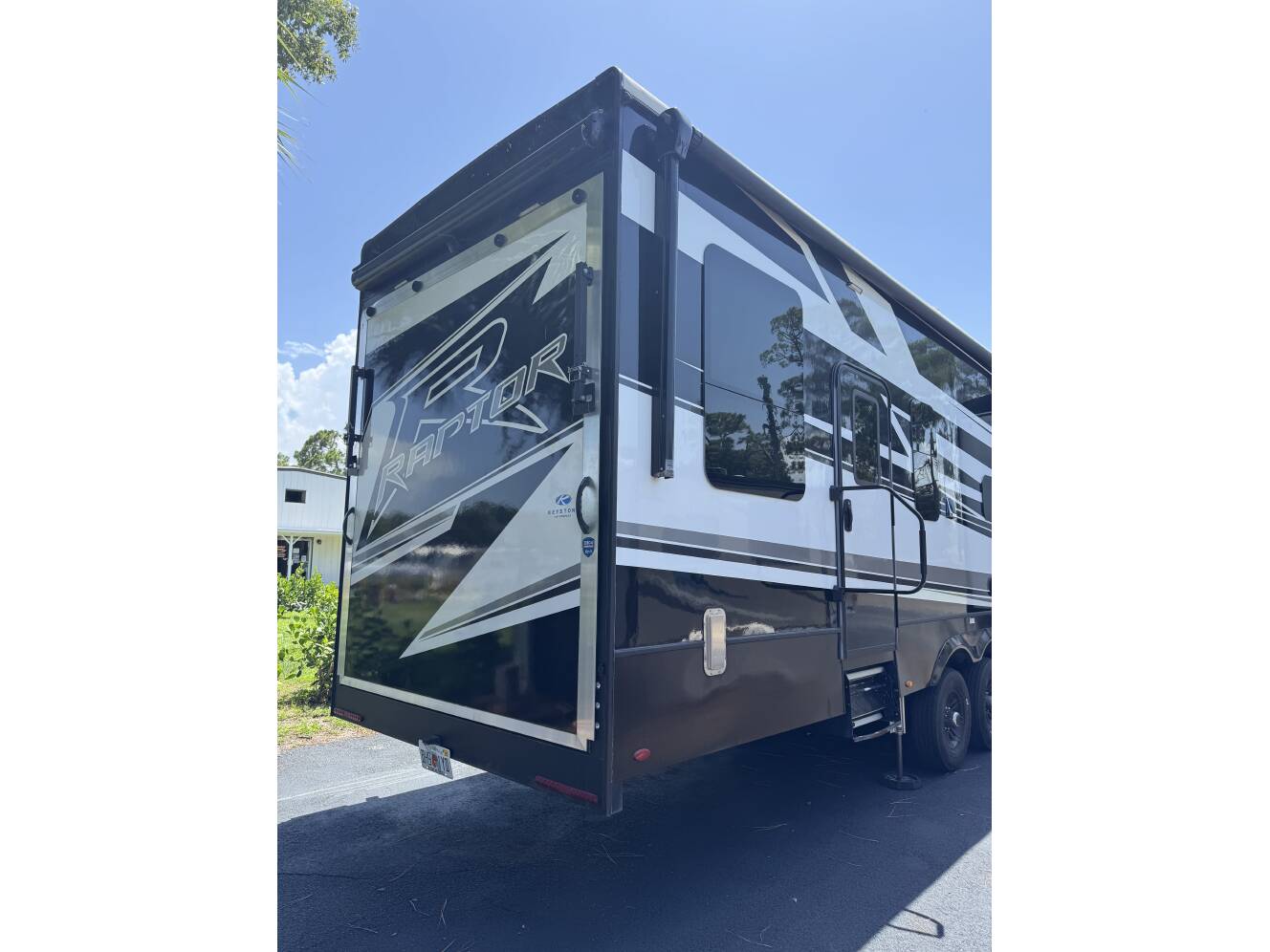 A photo of this 2022 Keystone RAPTOR 423