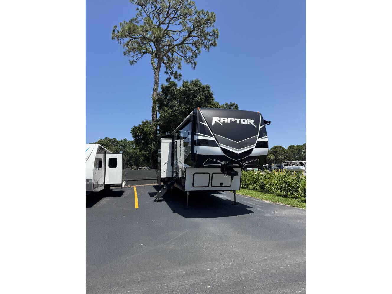 A photo of this 2022 Keystone RAPTOR 423