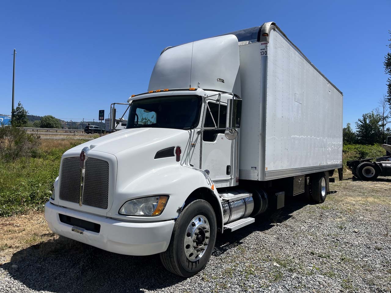 2018 KENWORTH T270 26' BOX TRUCK W/ LIFTGATE in Pacific, WA