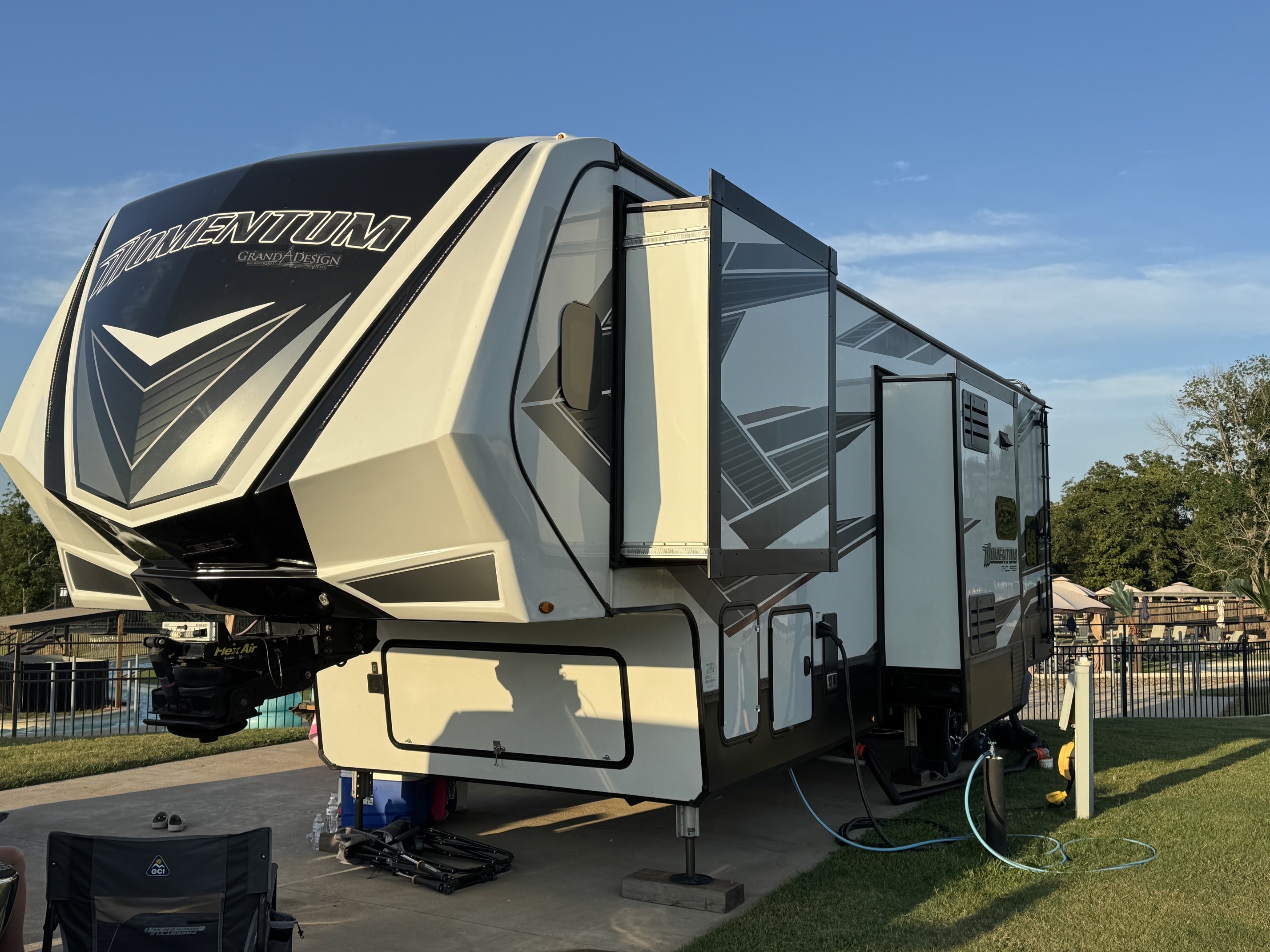 2022 Grand Design MOMENTUM M-CLASS 349M in forney TX