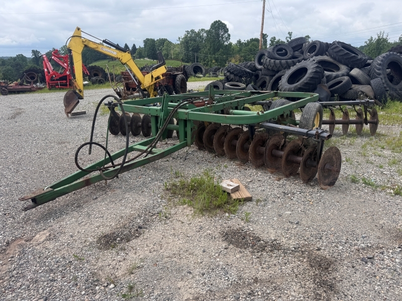 JOHN DEERE 110 in Lewisville, OH