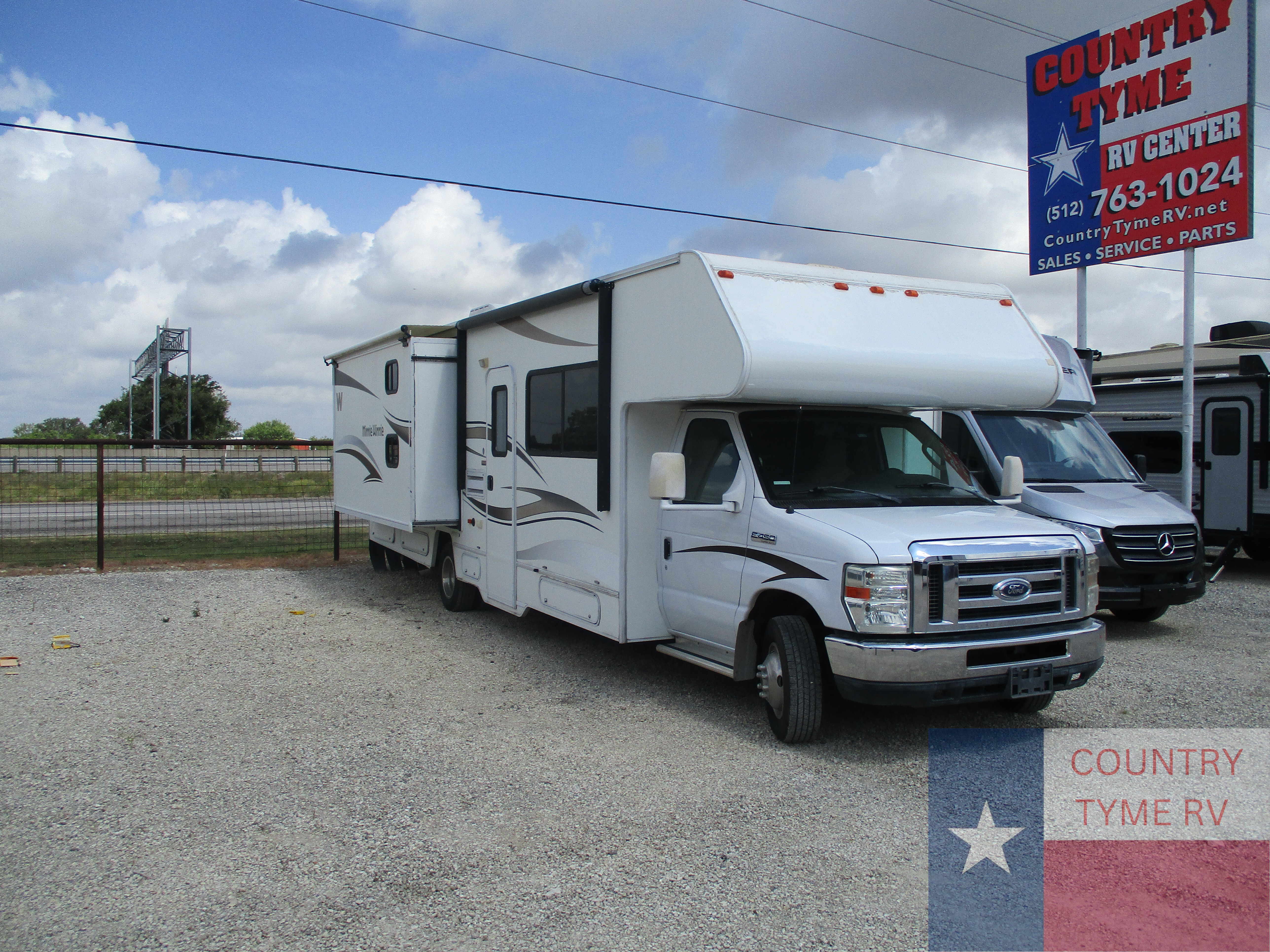 2015 Winnebago Minnie Winnie 31H in georgetown TX