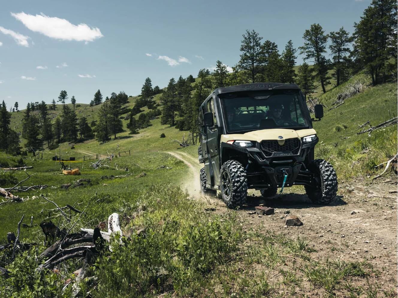 A photo of this 2026 CFMOTO UForce 800 XL