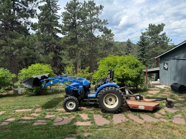 2002 NEW HOLLAND TC35 in Morrison, CO