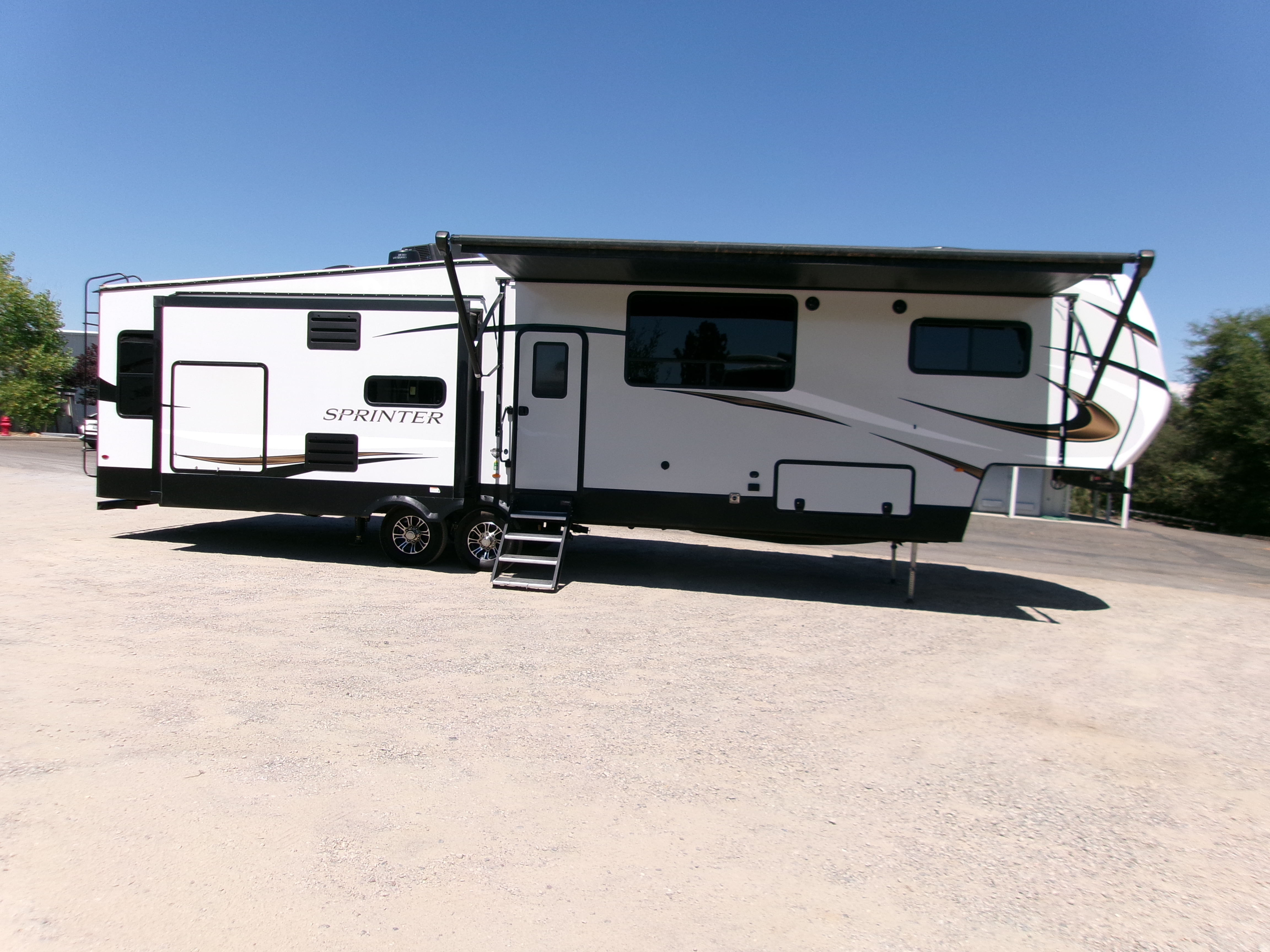 2022 Keystone Sprinter Limited 3570LFT  in placerville CA