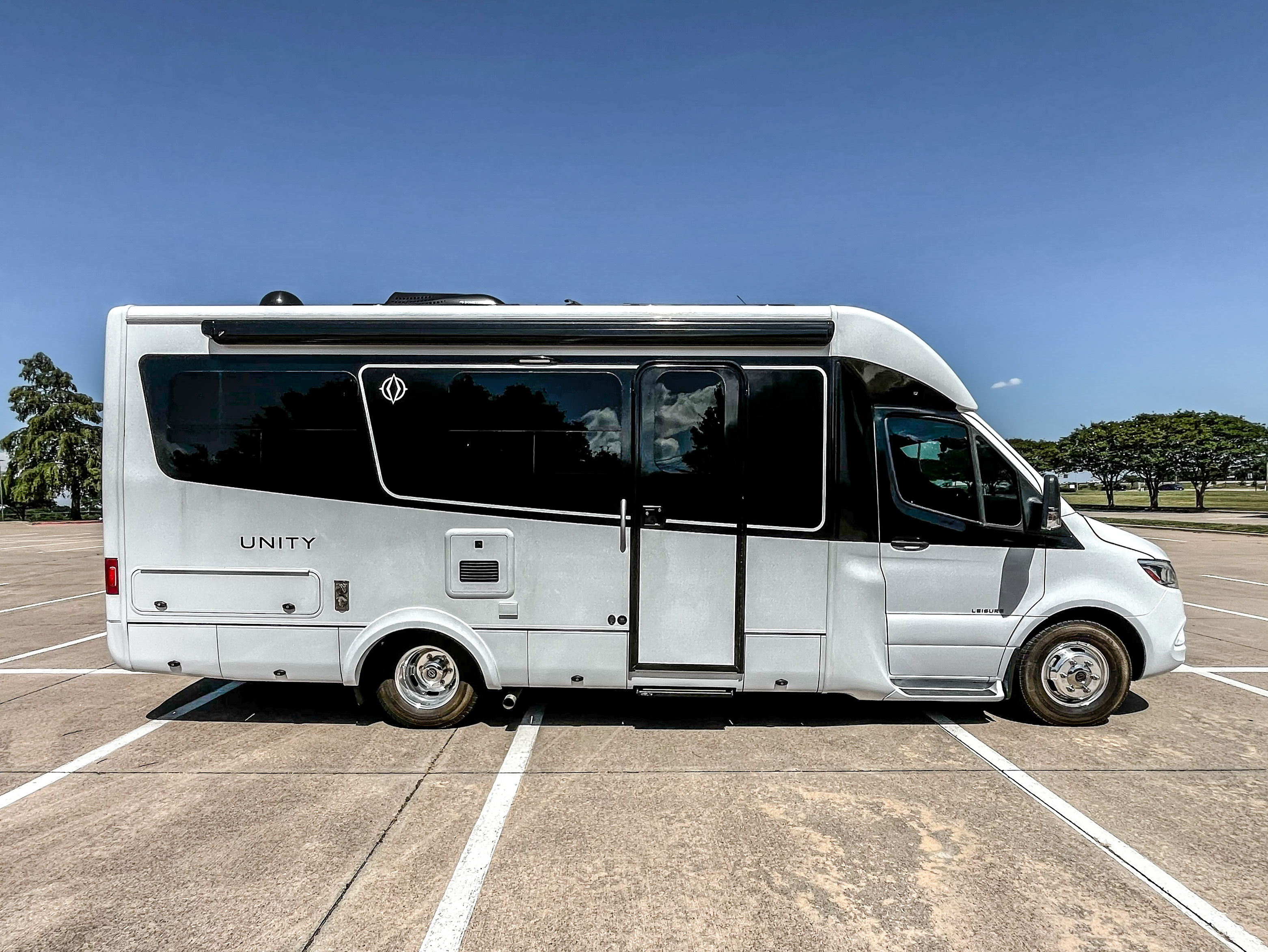 2023 Leisure Travel UNITY U24FX in hickory creek TX