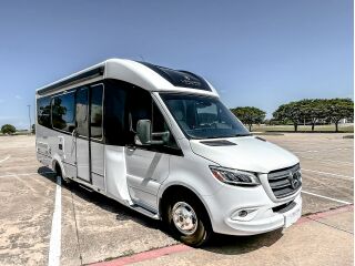 2023 LEISURE TRAVEL UNITY U24FX