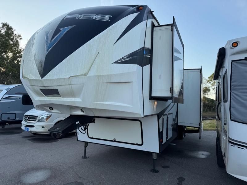 2019 Dutchmen Voltage 3705 in bradenton FL