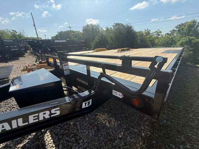 2026 PJ TRAILERS T8 102"X22' W/ Winch Plate (1435456) in Frankfort, OH
