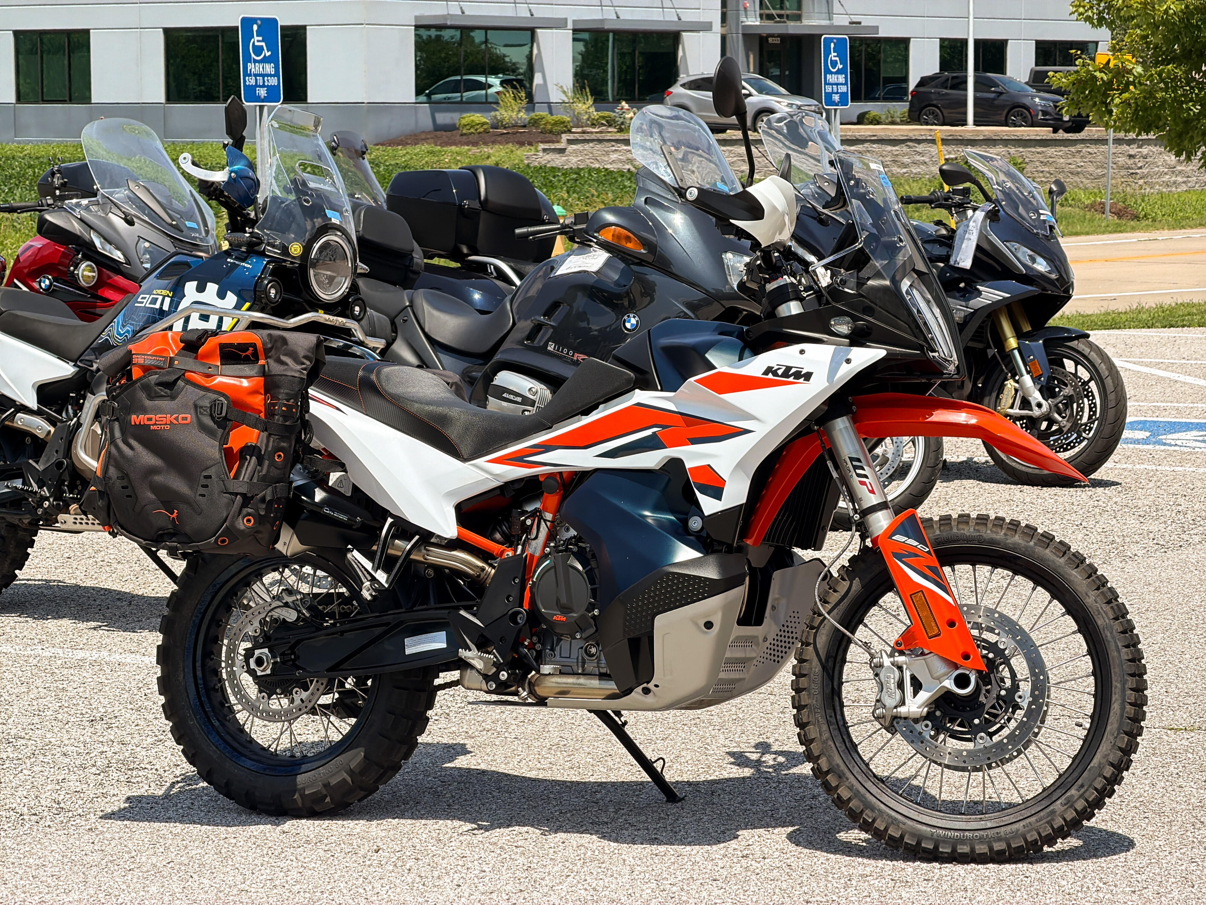 2024 KTM Adventure 890 R 890 R in Chesterfield, MO