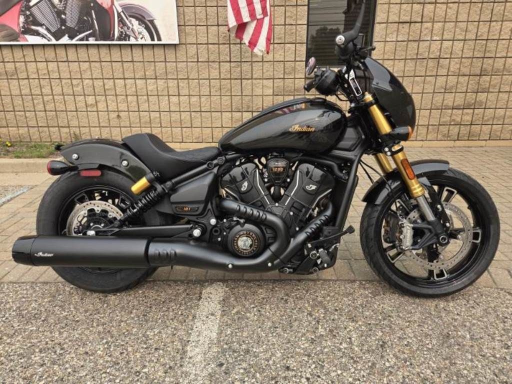 2026 Indian Motorcycle® 101 Scout® Black Crystal with Super Graphite BASE in Clinton Twp, MI