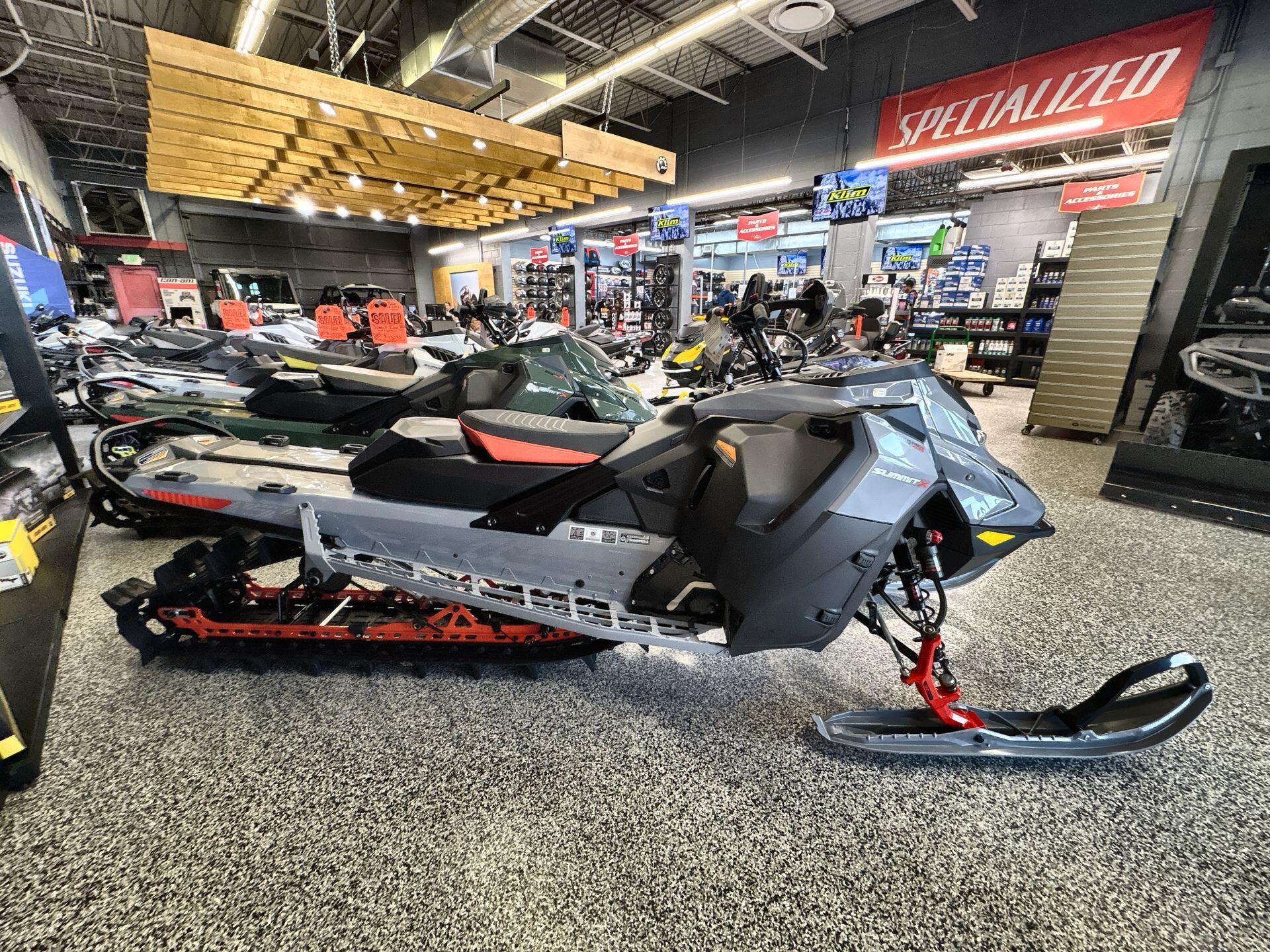 2026 Ski-Doo SUMMIT EXP 8TR S GY HAC 154 3P HUB 26 850 E-TEC Turbo R in lakewood CO