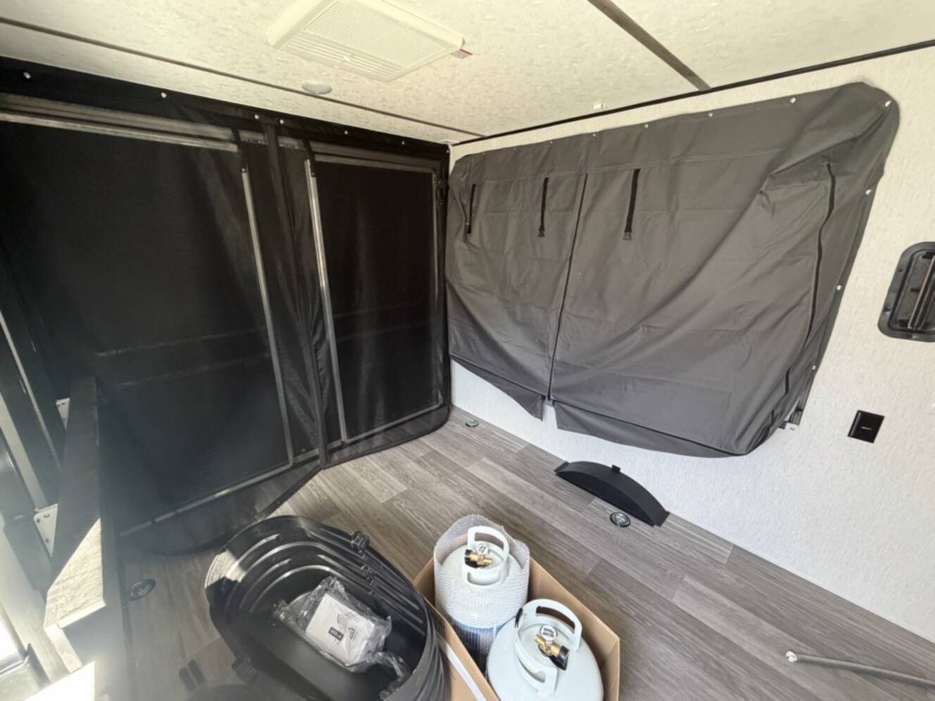 A photo of this 2027 Sun Lite SUN-LITE 14THX