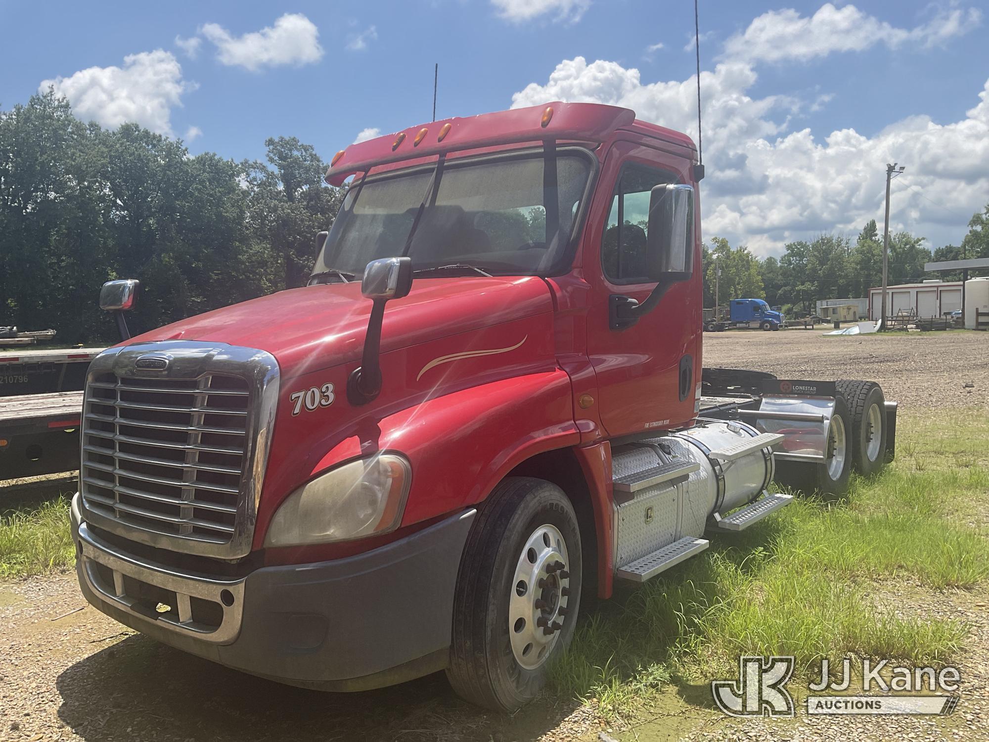 2014 Freightliner Cascadia CA125D in Broken Bow, OK