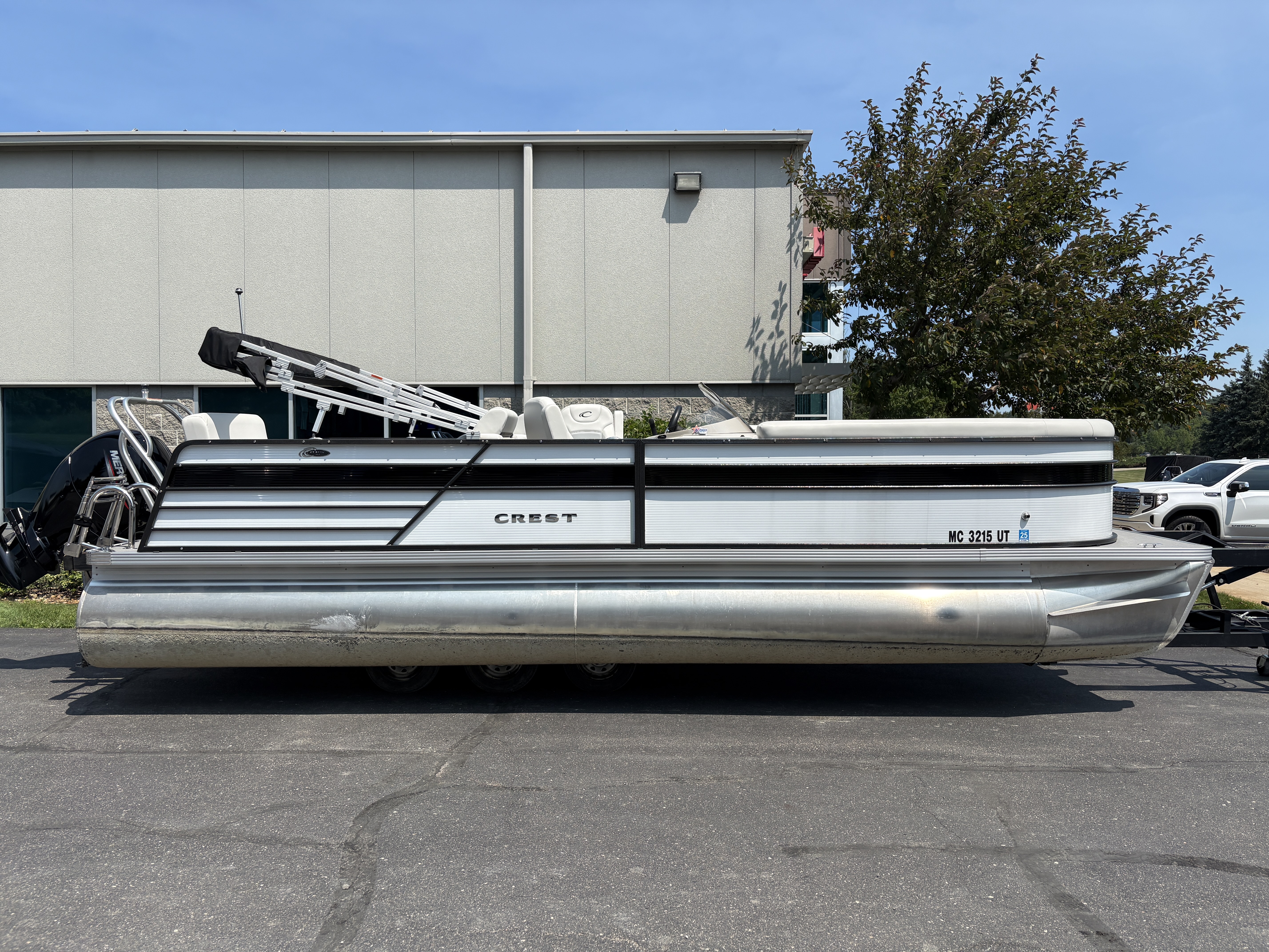 2022 Crest Classic DLX 240 SLRC in fenton MI