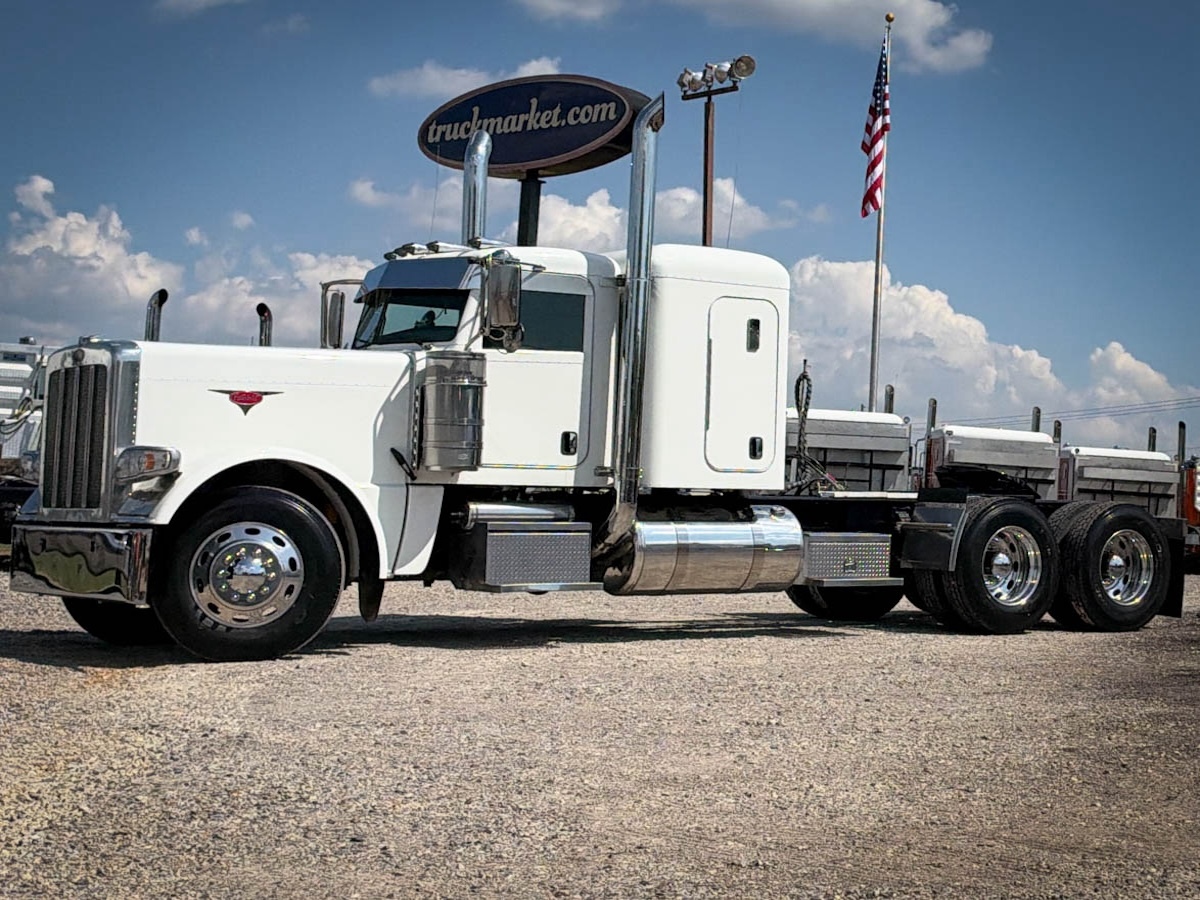 2014 PETERBILT 389 in Olive Branch, MS