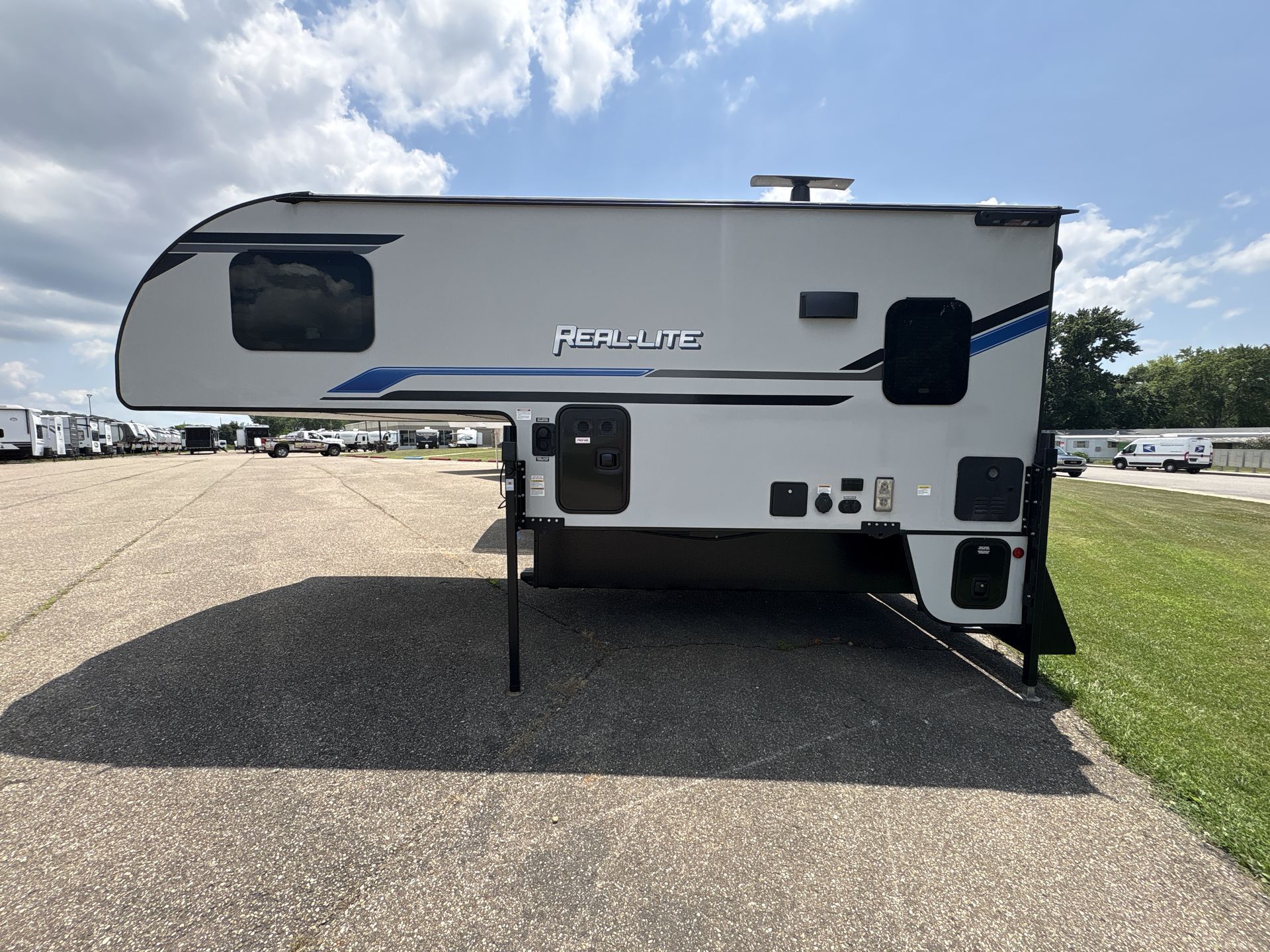 2024 Forest River PALOMINO REAL LITE HS2114 in lancaster OH