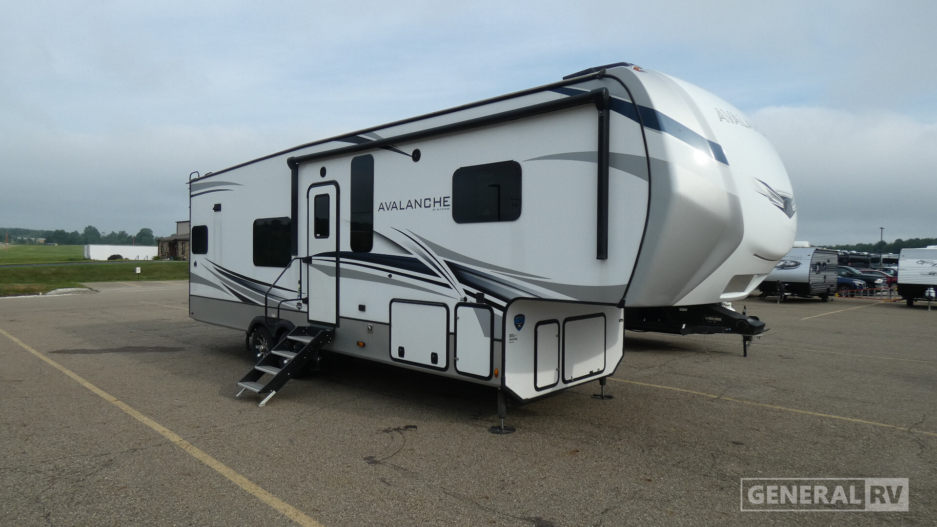2023 Keystone AVALANCHE 295RK in north canton OH