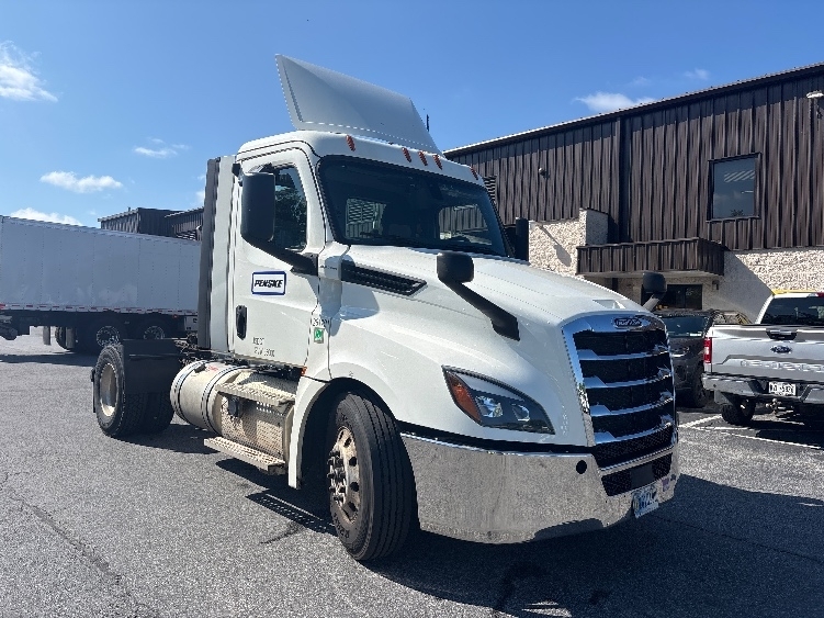 2019 FREIGHTLINER CASCADIA 126 in Montgomery, NY