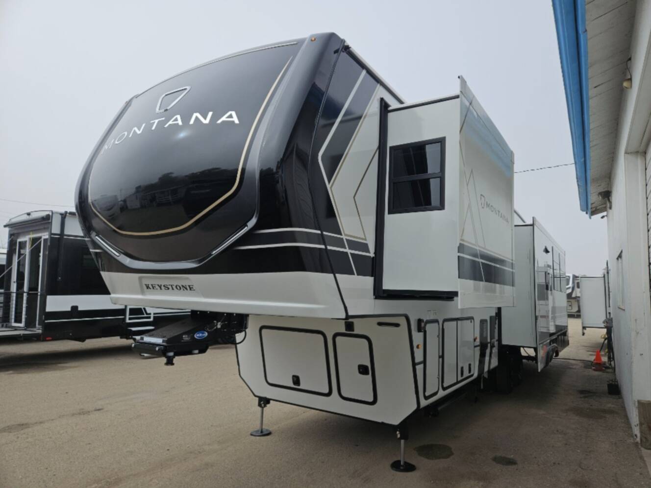 A photo of this 2026 Keystone Rv Montana 3532SP
