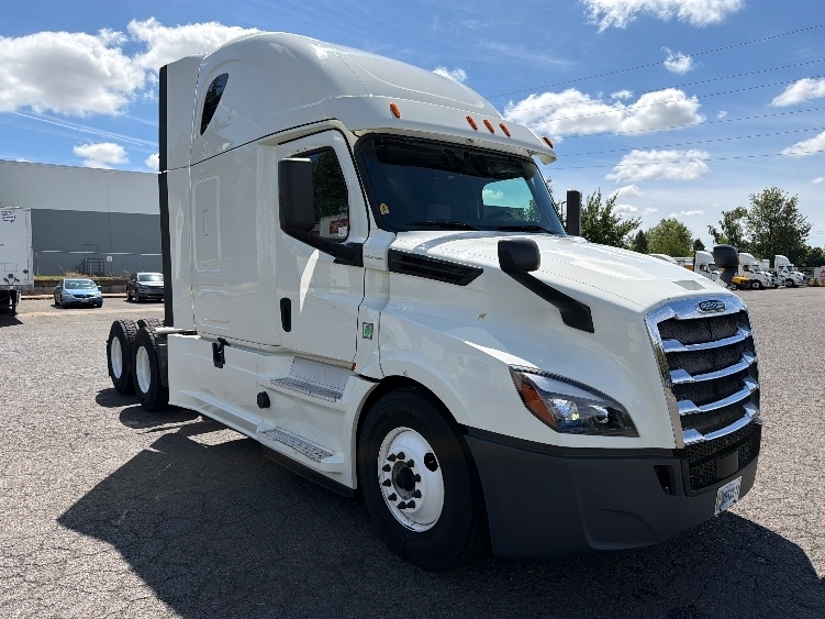 2018 FREIGHTLINER CASCADIA 126 in Portland, OR
