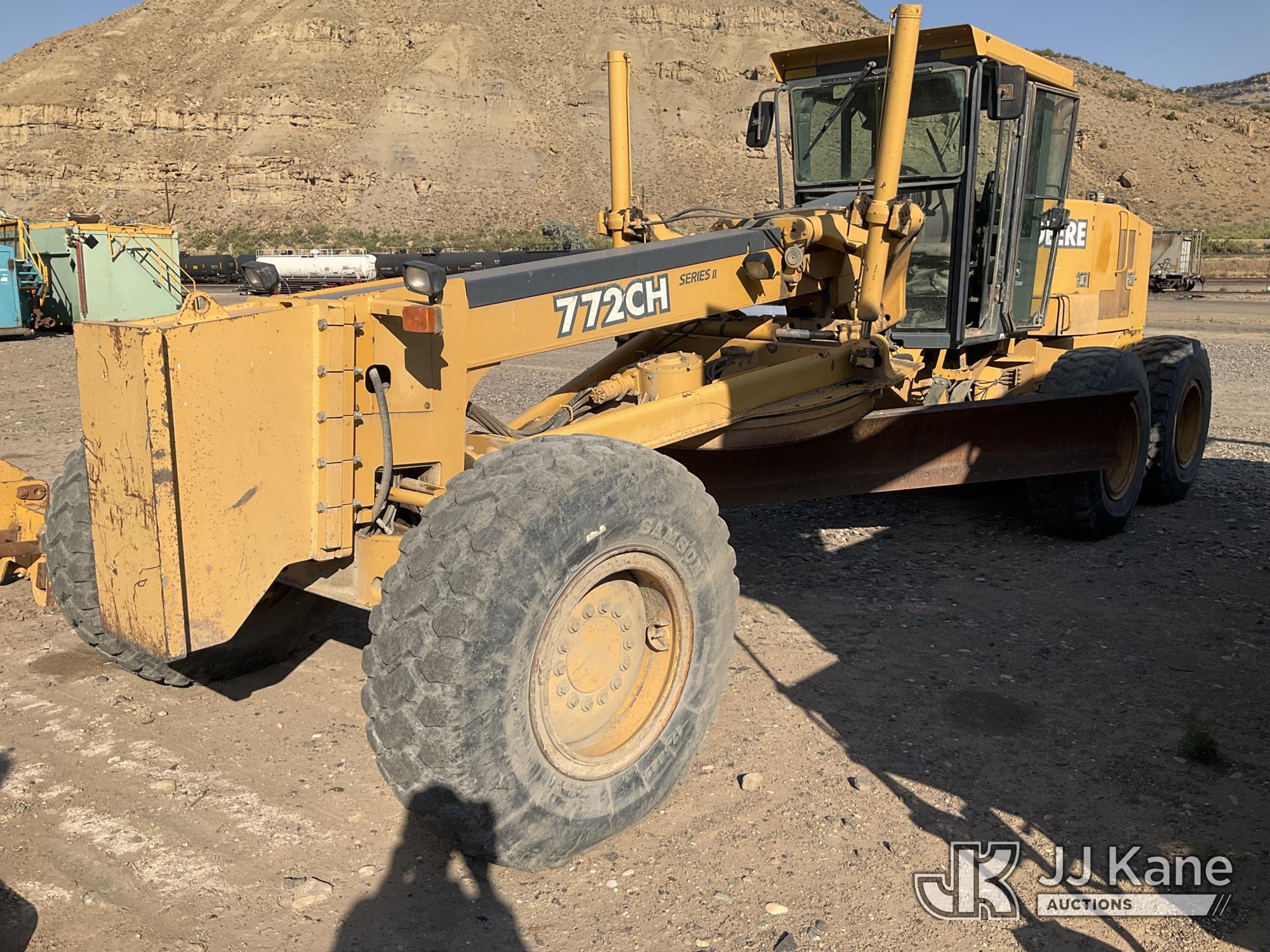 2002 John Deere 772CH Series II in De Beque, CO