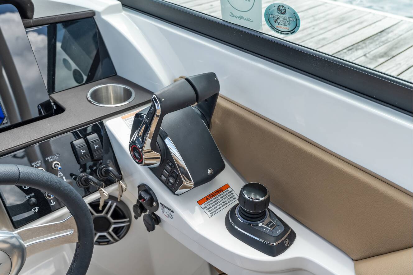 A photo of this 2026 Sea Ray SDX 290 Outboard