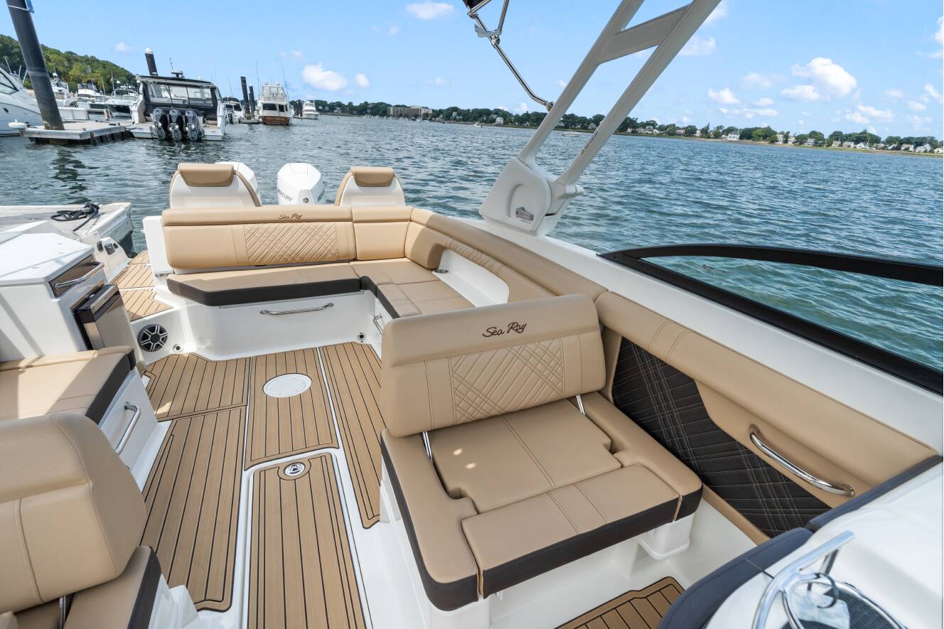 A photo of this 2026 Sea Ray SDX 290 Outboard