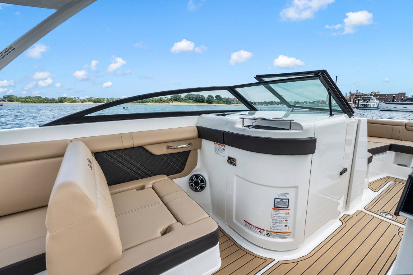 A photo of this 2026 Sea Ray SDX 290 Outboard