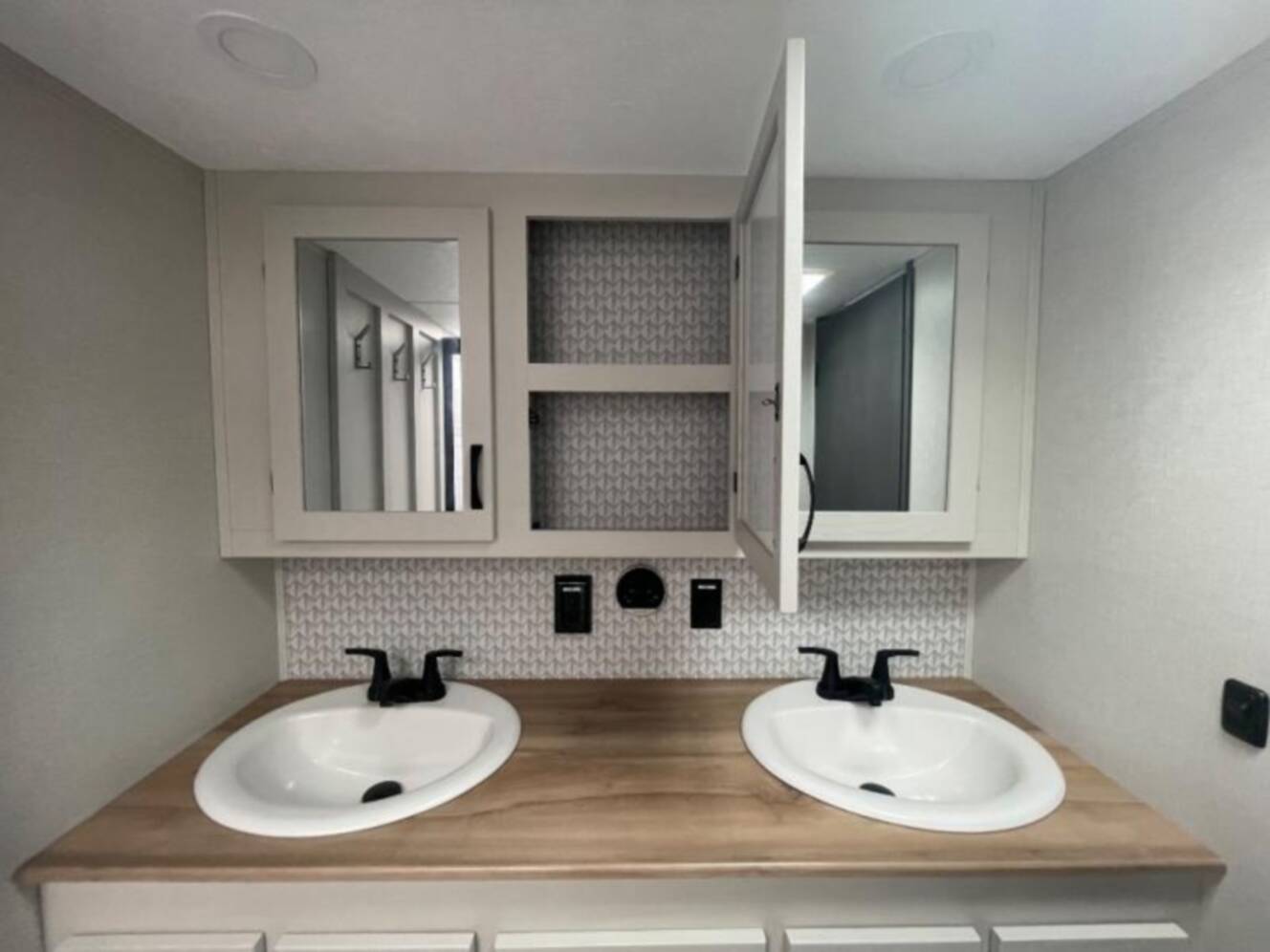 A photo of this 2025 Coachmen Chaparral 389DEK