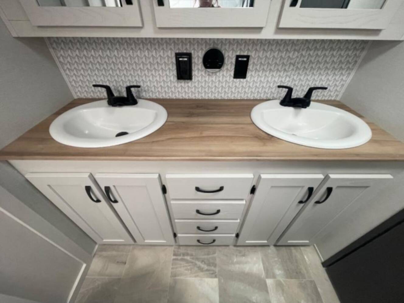 A photo of this 2025 Coachmen Chaparral 389DEK