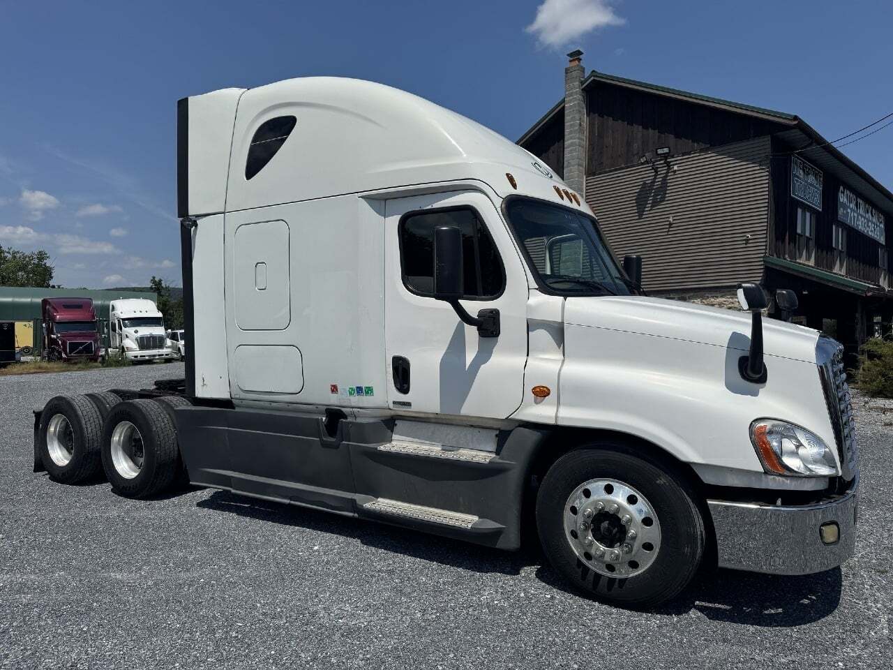 2015 FREIGHTLINER CASCADIA 125 in Bethel, PA