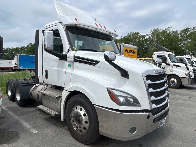 2020 FREIGHTLINER CASCADIA 126 in Londonderry, NH