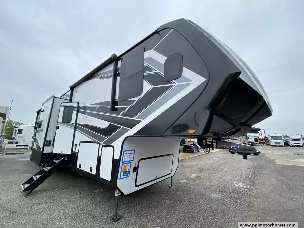 2022 Grand Design Momentum Toy Hauler 399TH-R in new braunfels TX