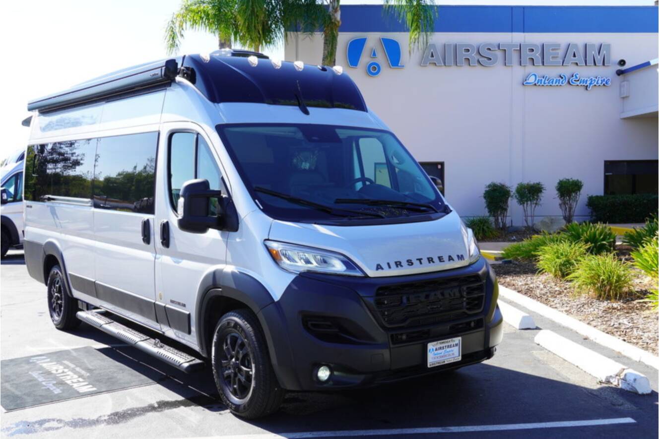 A photo of this 2026 Airstream Rangeline Pop Top