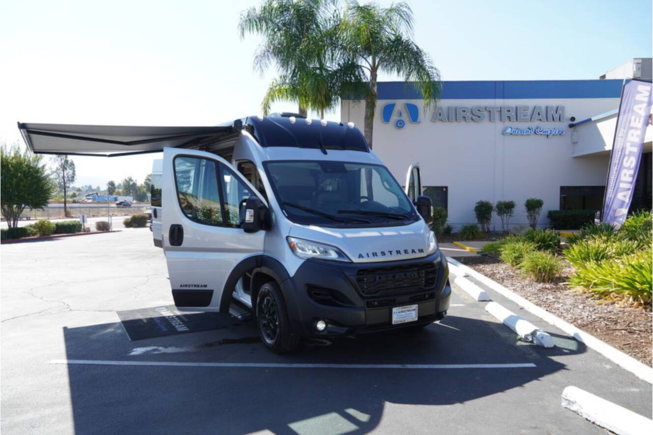 A photo of this 2026 Airstream Rangeline Pop Top