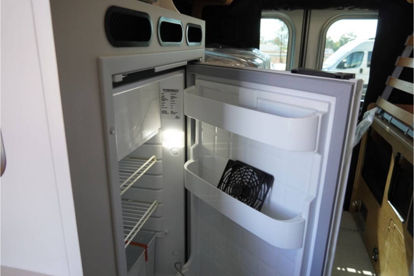 A photo of this 2026 Airstream Rangeline Pop Top