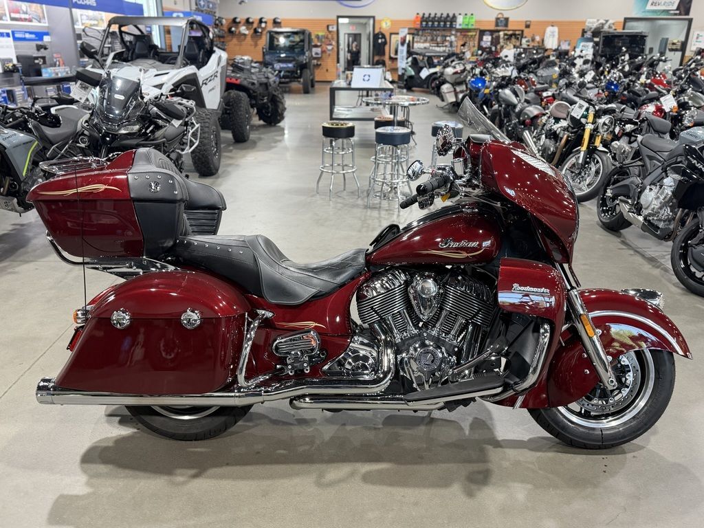 2017 Indian Motorcycle® Roadmaster® Burgundy Metallic BASE in Fayetteville, NC