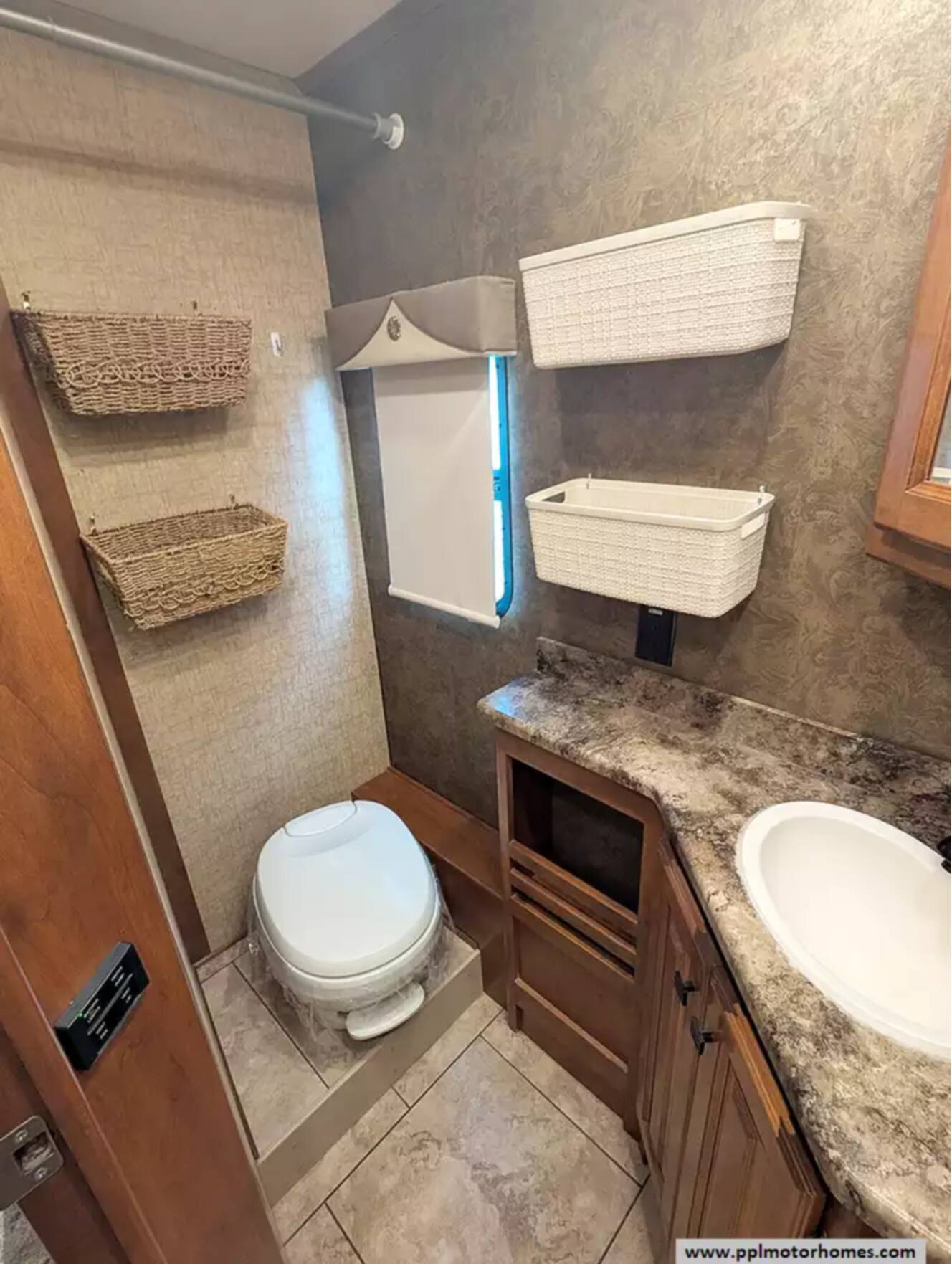 A photo of this 2014 Tiffin Allegro Open Road 36LA