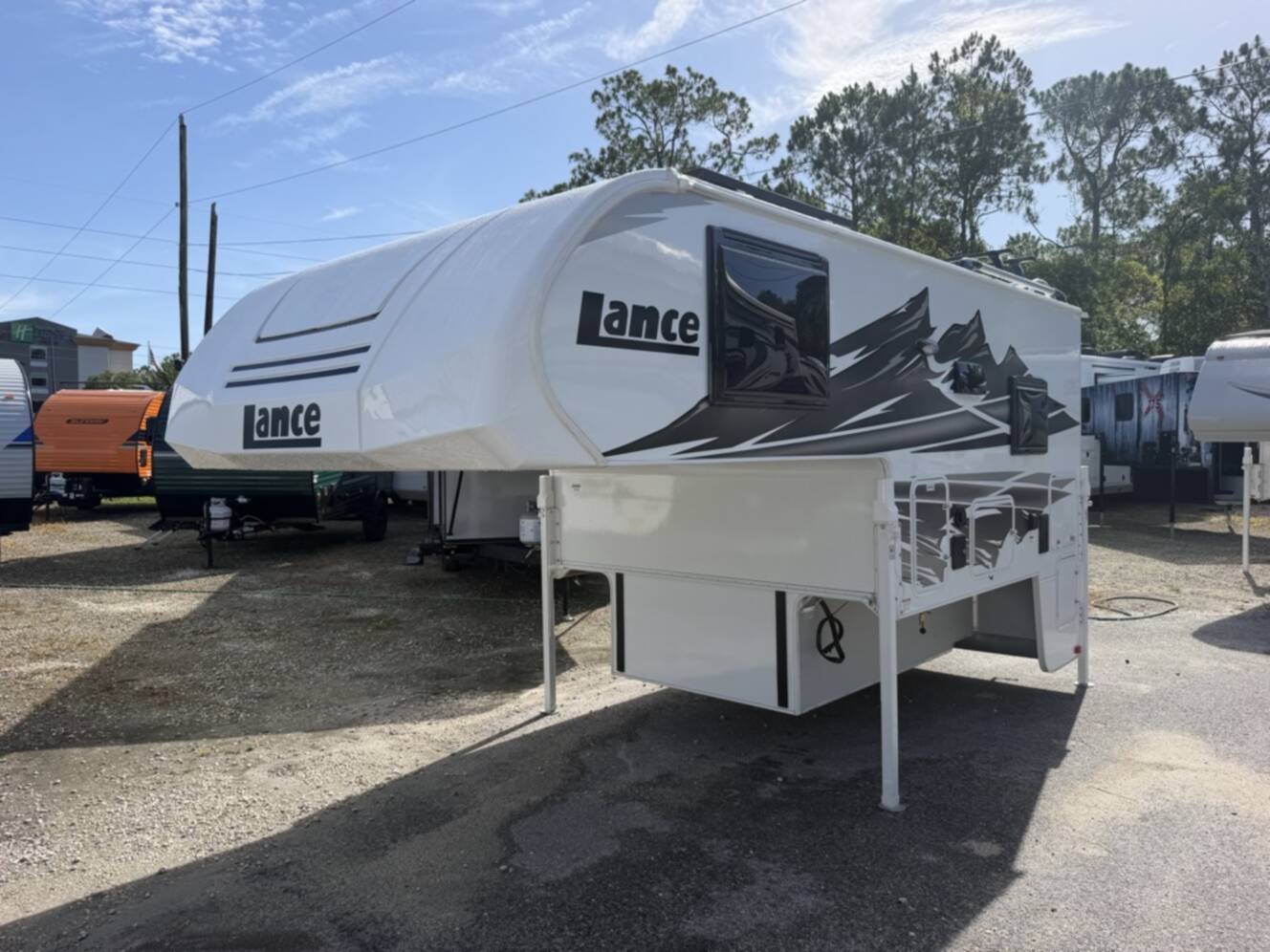 A photo of this 2027 Lance LANCE 825