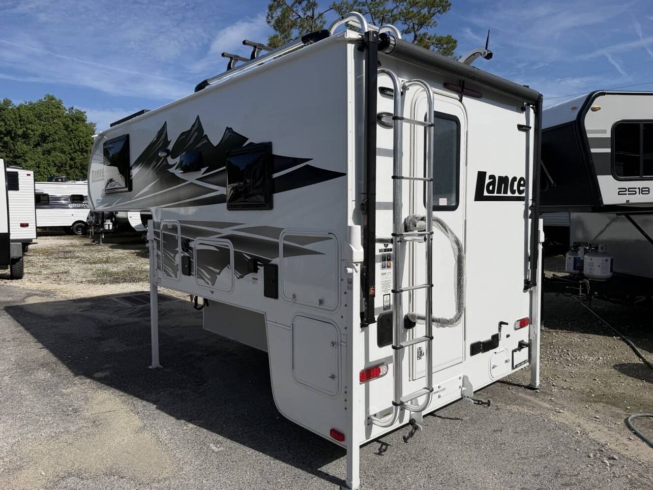 A photo of this 2027 Lance LANCE 825