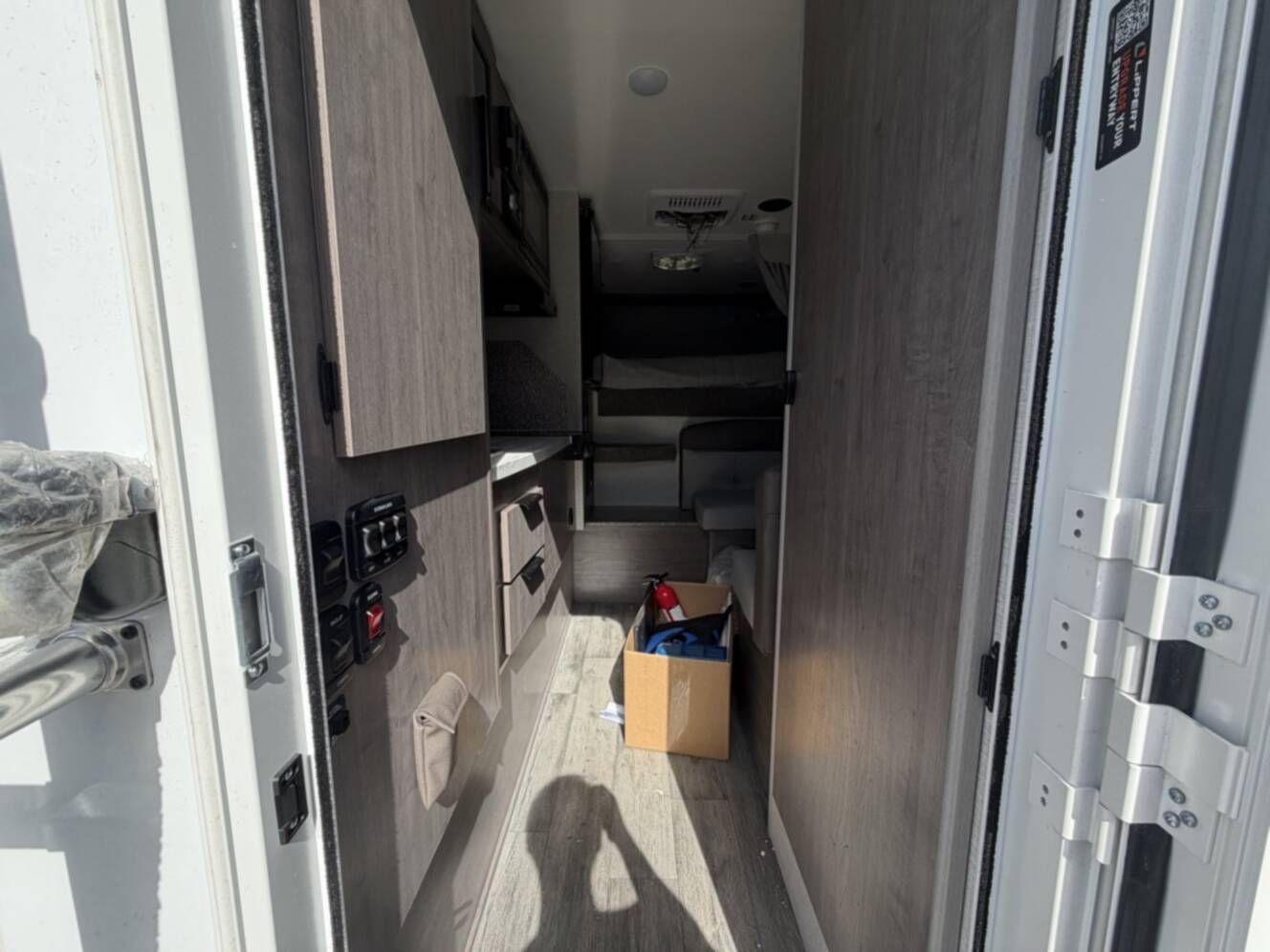 A photo of this 2027 Lance LANCE 825