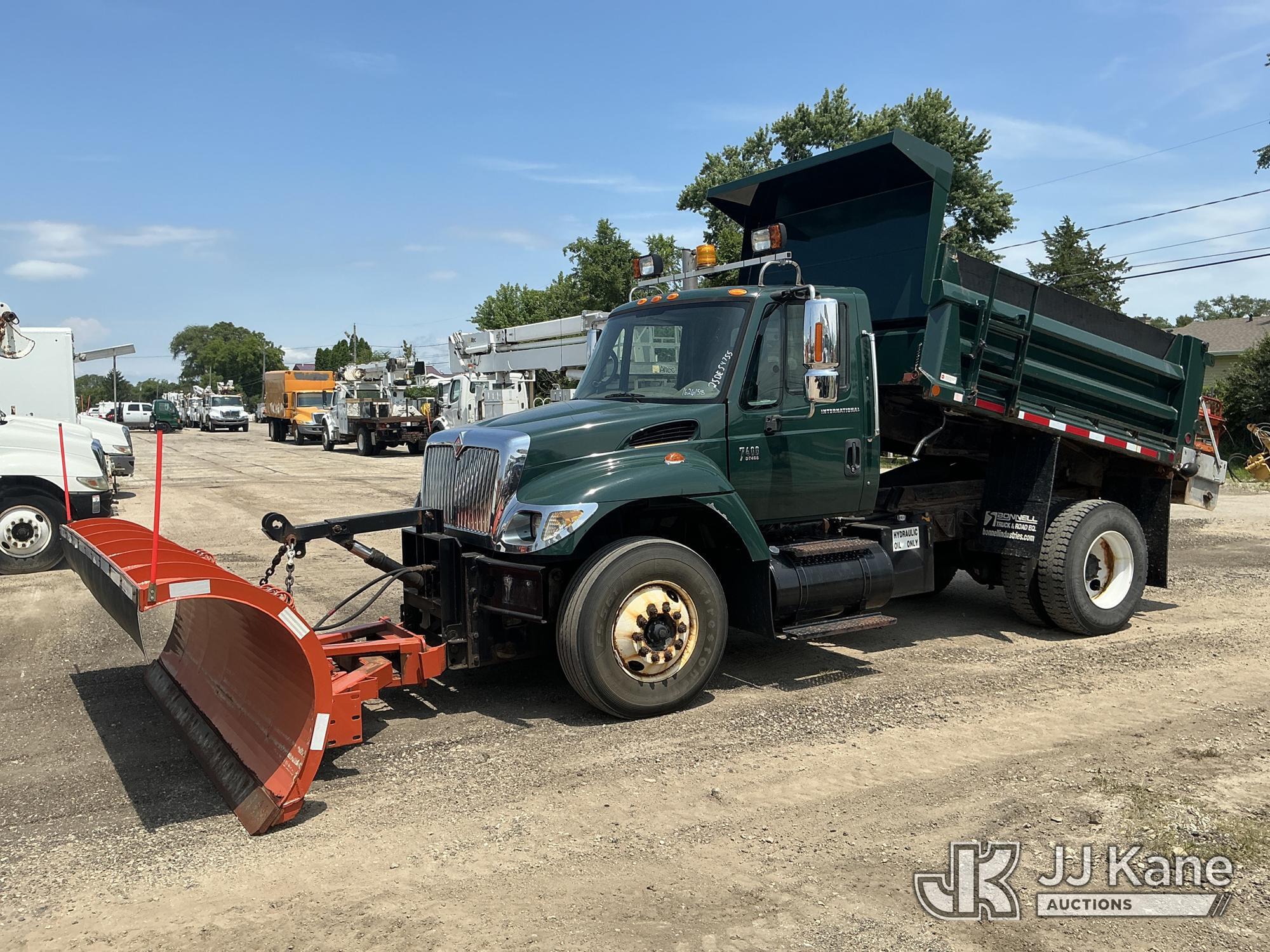 2005 International 7400 in South Beloit, IL