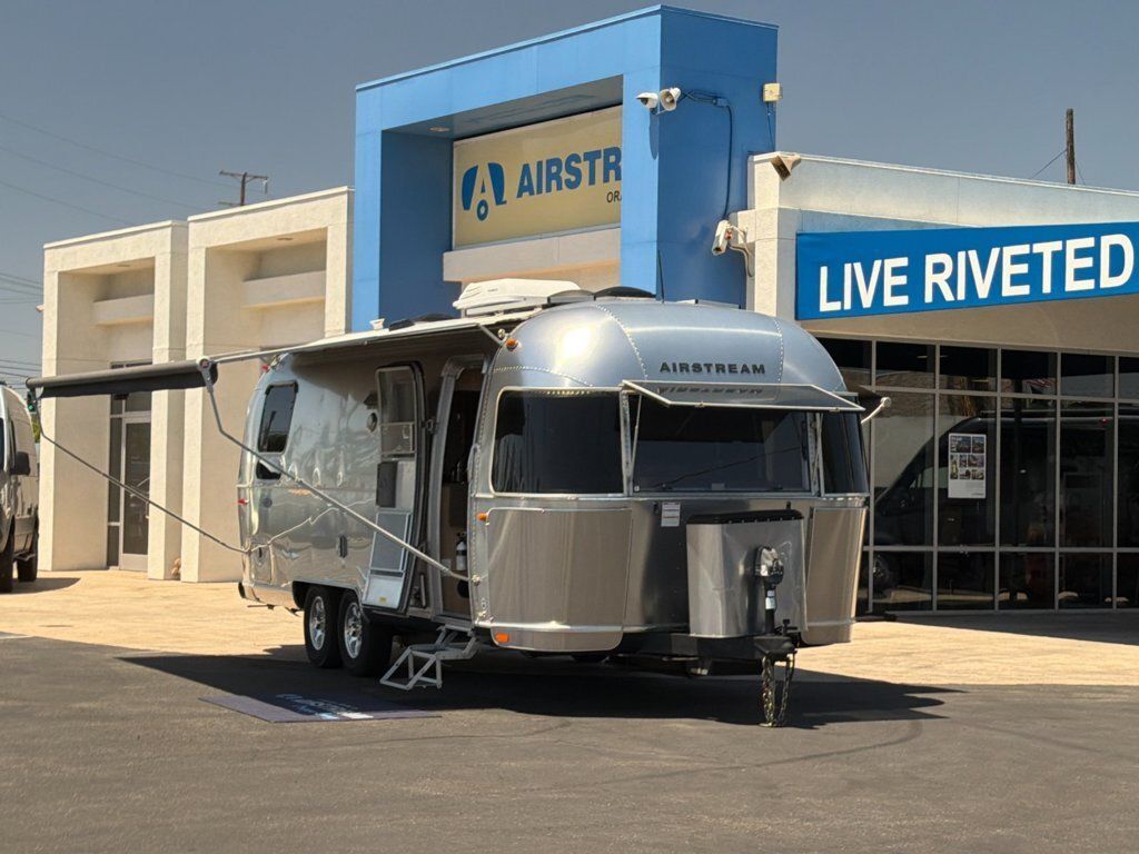 2019 Airstream Flying Cloud 25RB Twin RV