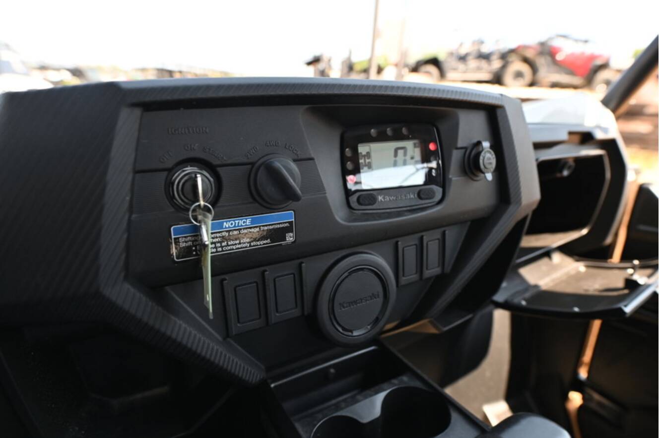 A photo of this 2025 Kawasaki Teryx4 S LE