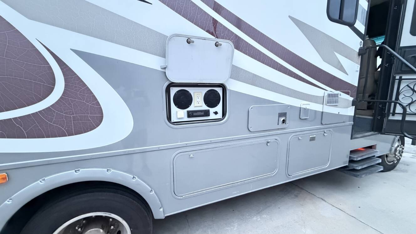 A photo of this 2013 Fleetwood STORM 28MS