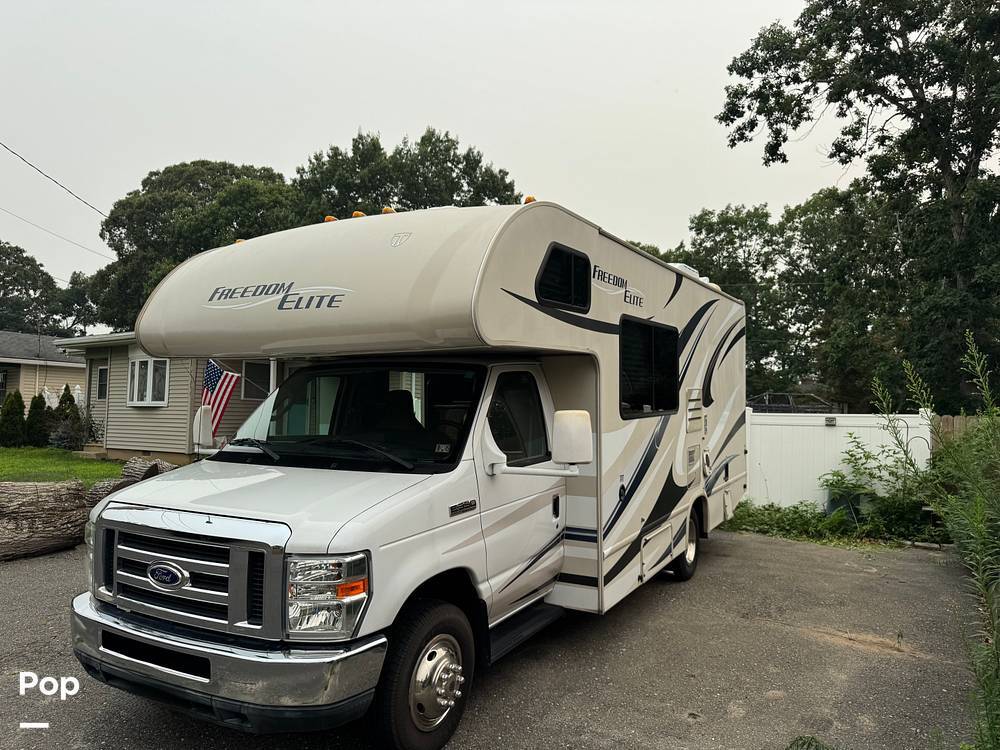 2015 Thor Motor Coach Freedom Elite 23H in toms river NJ